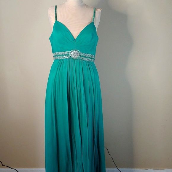 (13) NWOT Nina Canacci Long Gown Formal and Semi-Formal - Picture 1 of 3